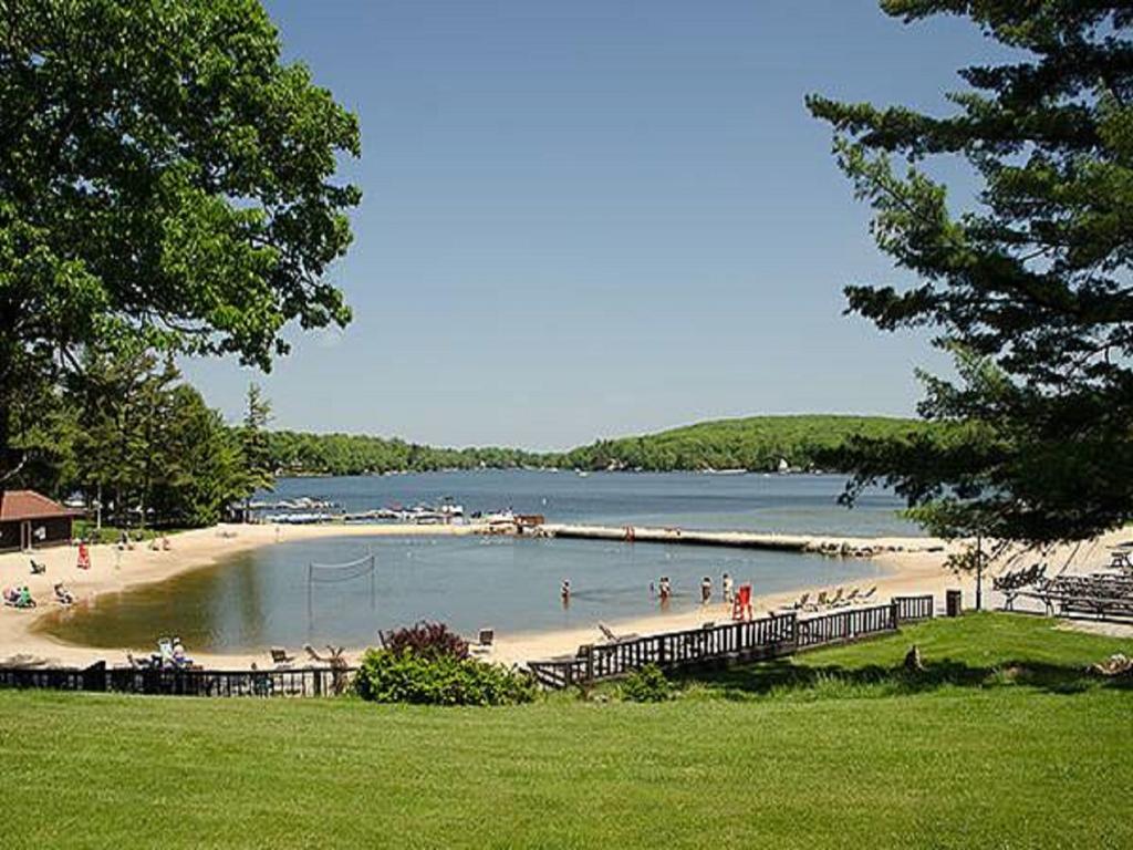 Split Rock Resort Lake Harmony Exterior photo