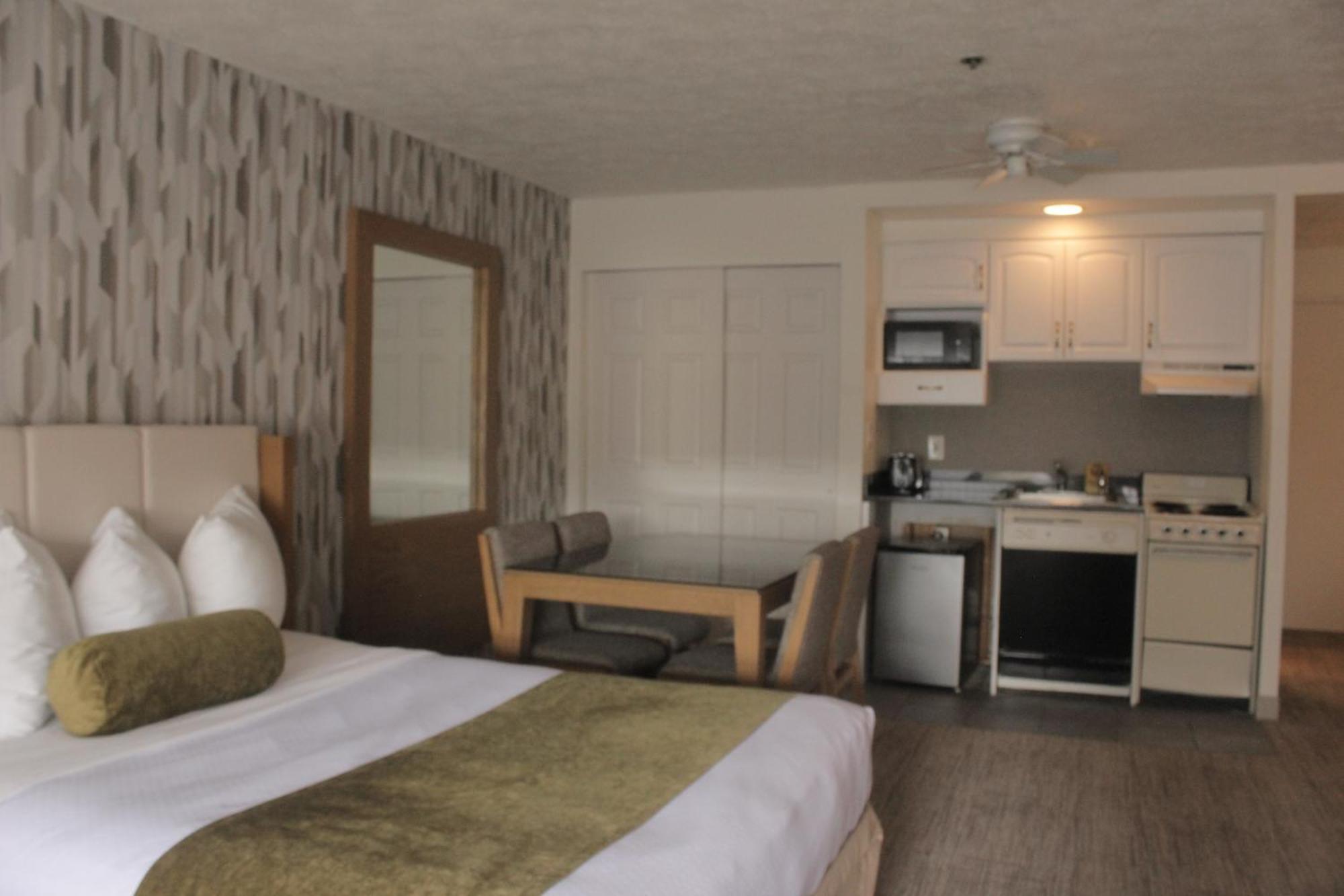 Split Rock Resort Lake Harmony Exterior photo